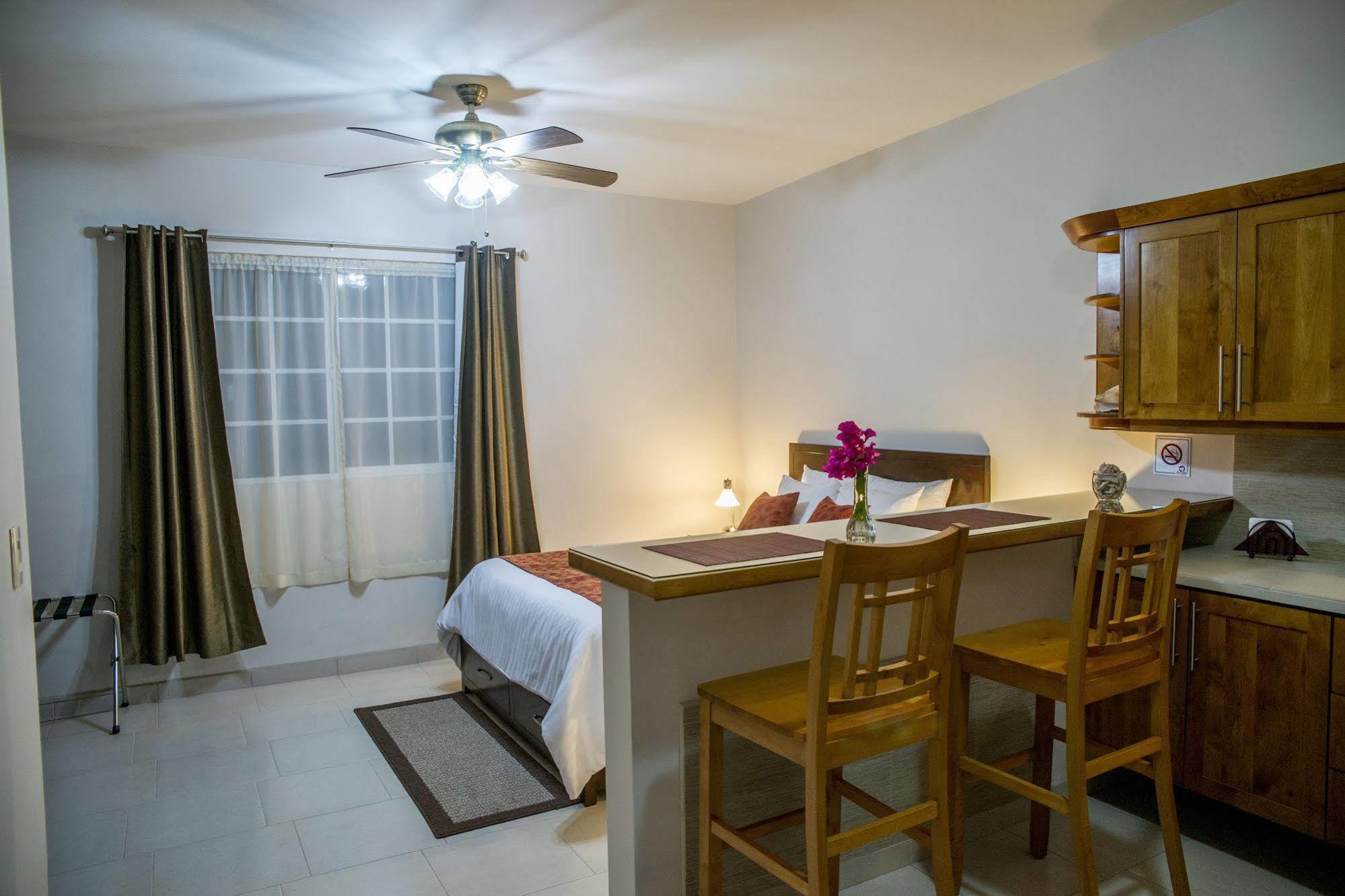 Bugambilias Suites โลเรโต ภายนอก รูปภาพ